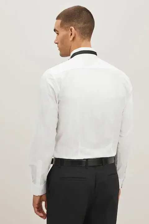 \picture of the product White Skinny Fit Easy Care Single Cuff Wing Collar Shirt